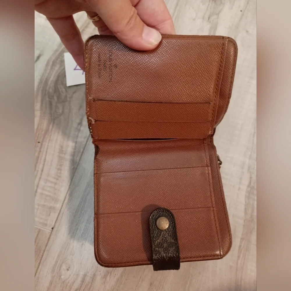 Louis Vuitton Monogram Compact Bifold Wallet Zip/Snap